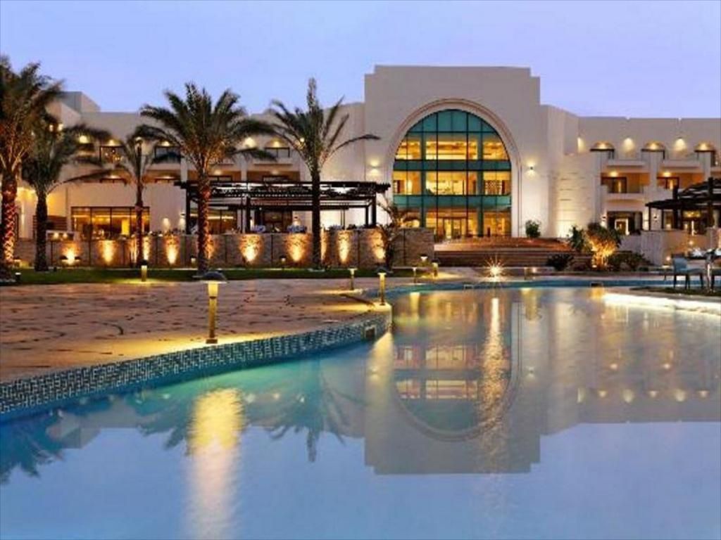 movenpick-resort-soma-bay-5