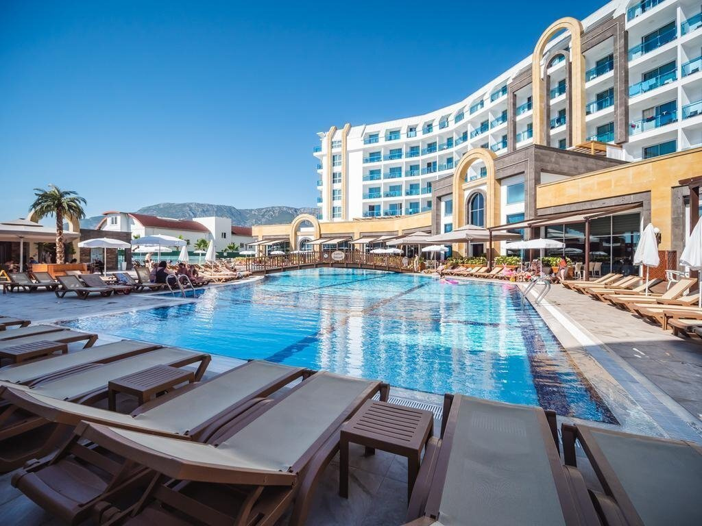 the-lumos-deluxe-resort-hotel-spa-5