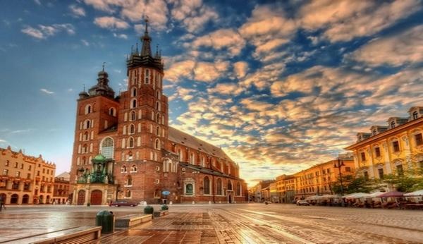 avtobusnyj-tur-bez-nichnyh-pereyizdiv-vikend-na-troh-krakiv-viden-budapesht